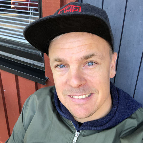 SIniverkkarimies, eli suosittu tubettaja Tero Heikkilä.